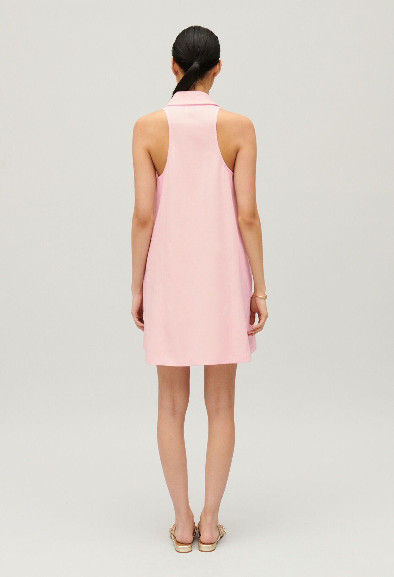 Kurzes, geknöpftes Babydoll-Kleid