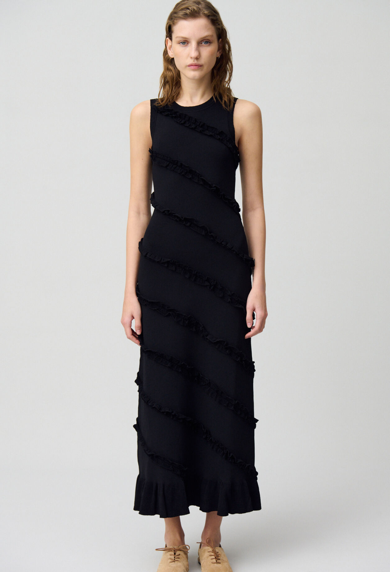 Langes Kleid aus feinem Strick
