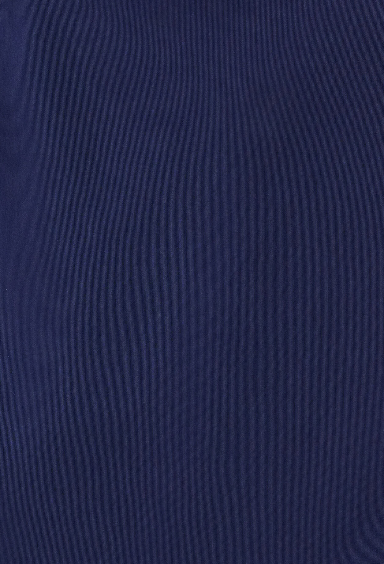 Langes, satiniertes Kleid