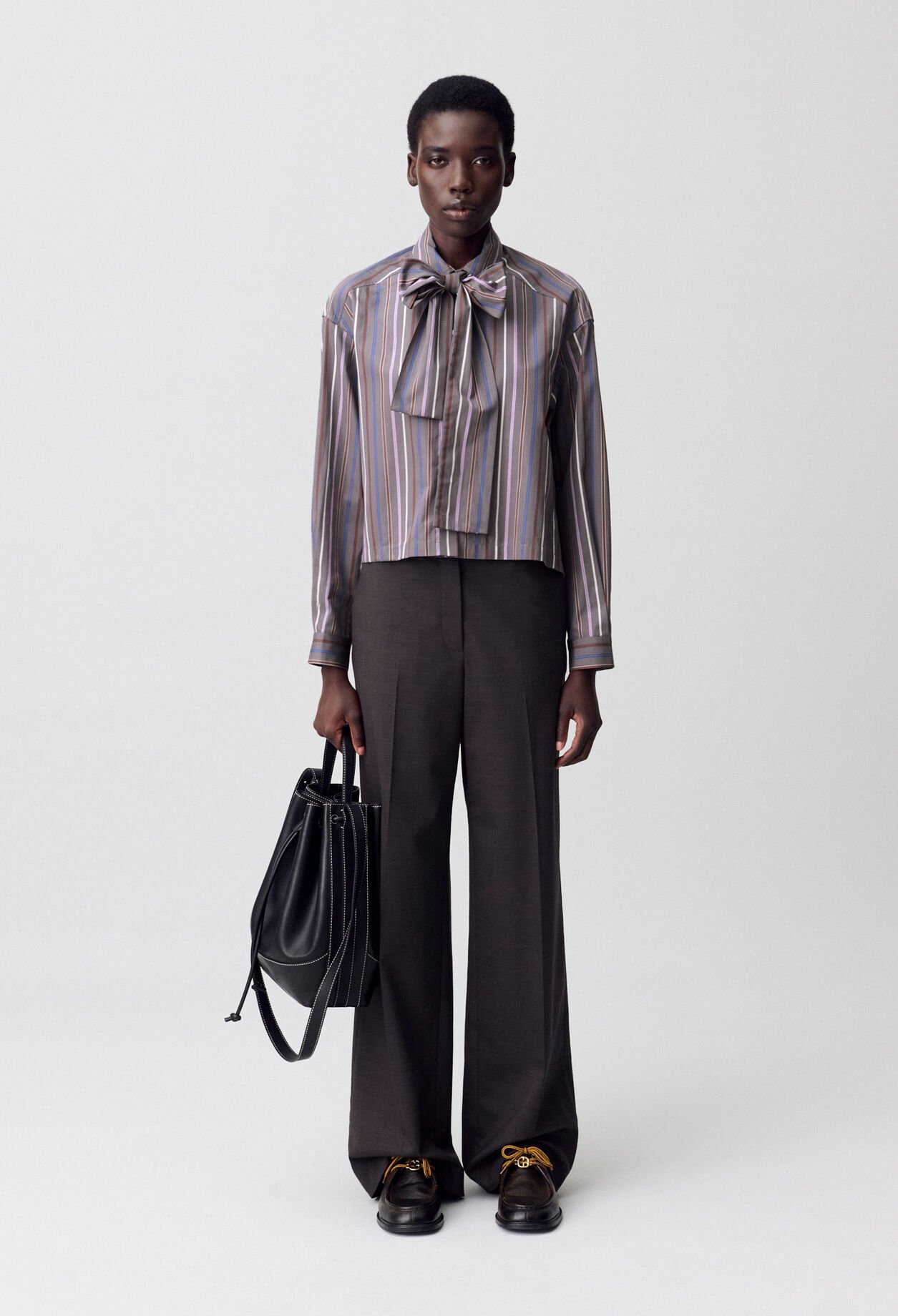 Gestreifte Lavalliere-Bluse