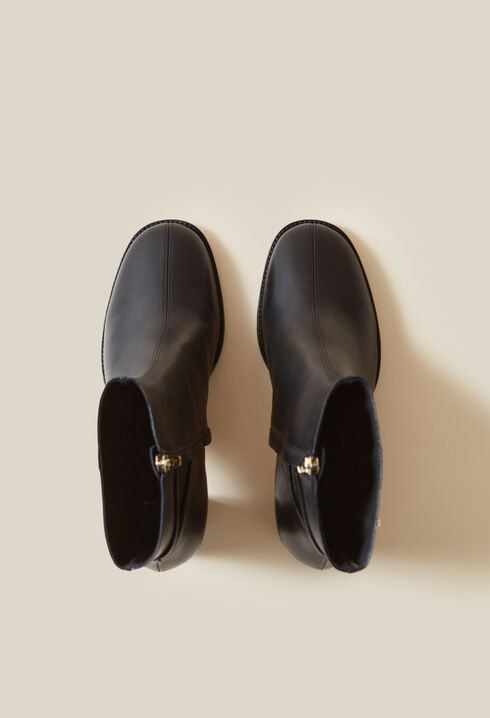 Lacklederstiefeletten mit Absatz