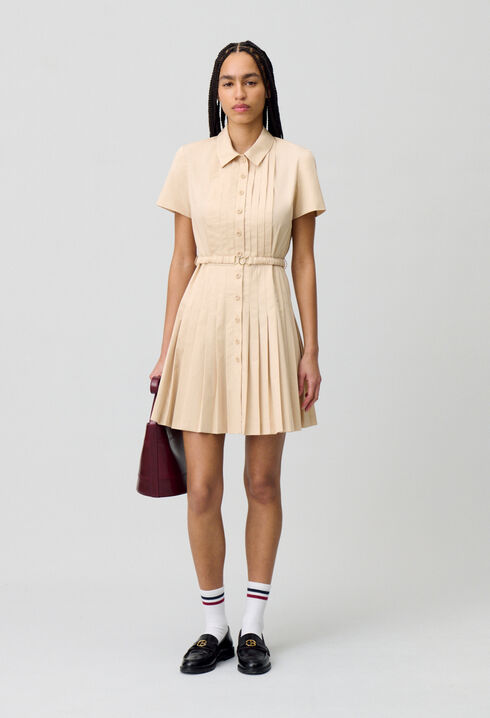 Knielanges Kleid mit Knöpfen