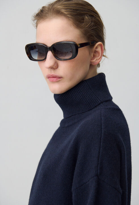 Marineblauer Kaschmirpullover
