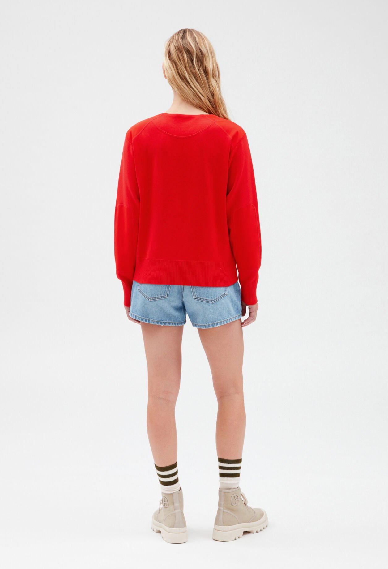 Roter Pullover