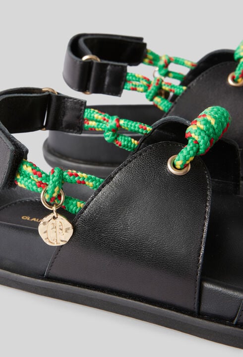Sandalen mit gedrehten Riemen