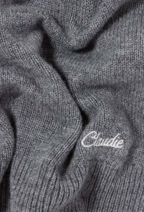 Figurnaher Feinstrickpullover