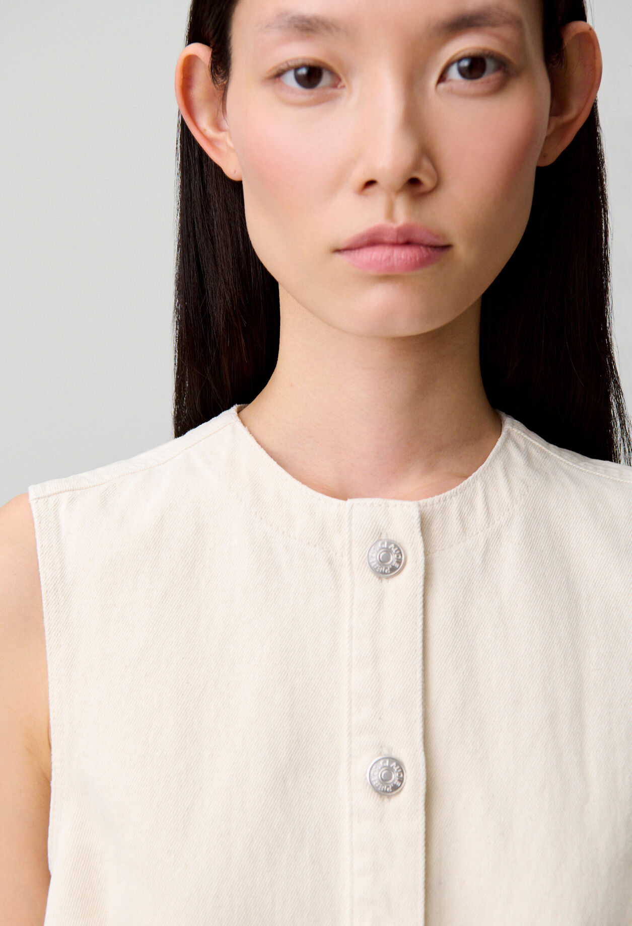 Helles ausgestelltes Jeanskleid