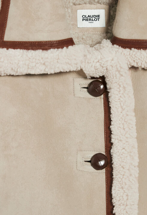 Beigefarbene Lammfelljacke
