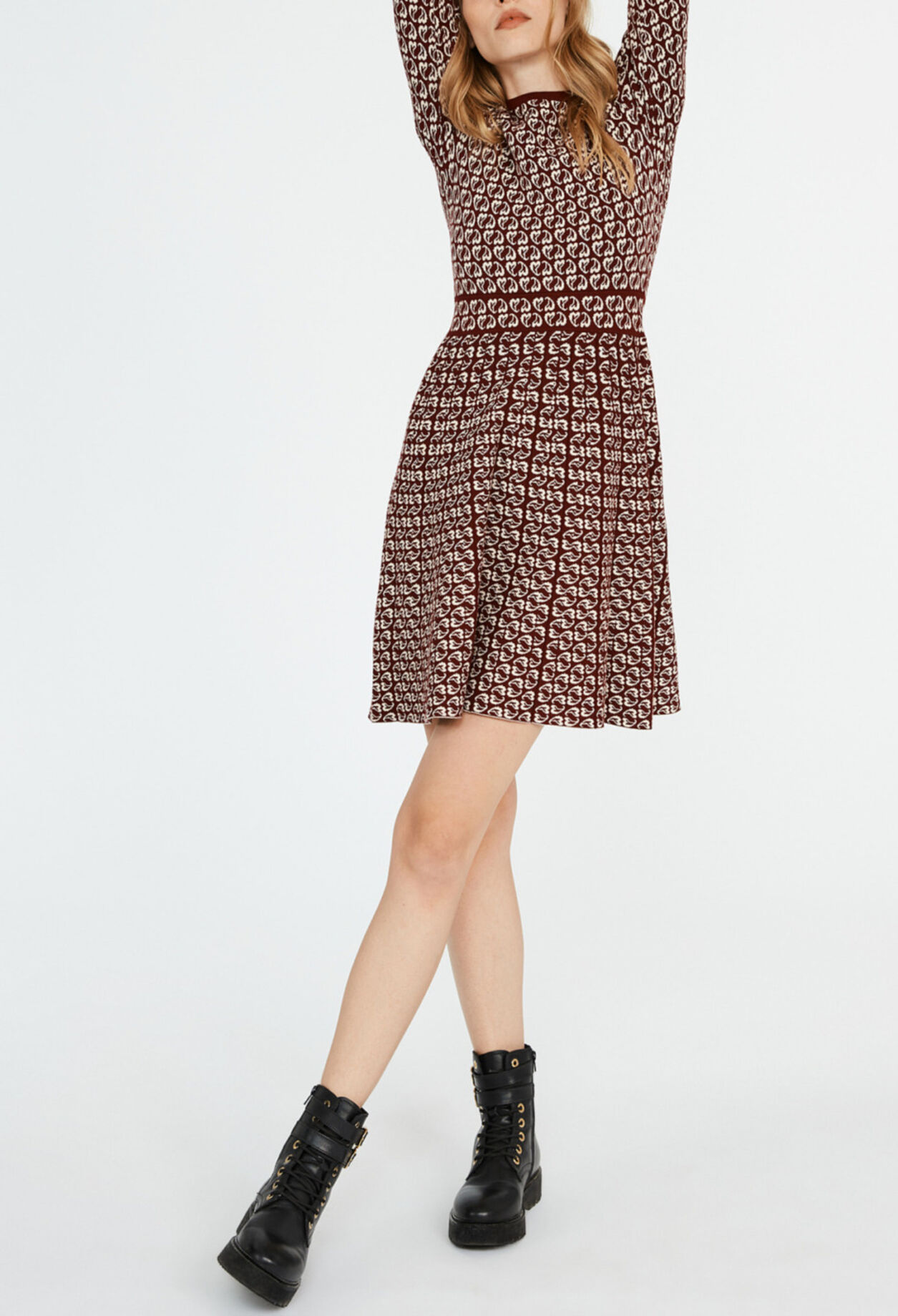 Kurzes Kleid mit Drucken
