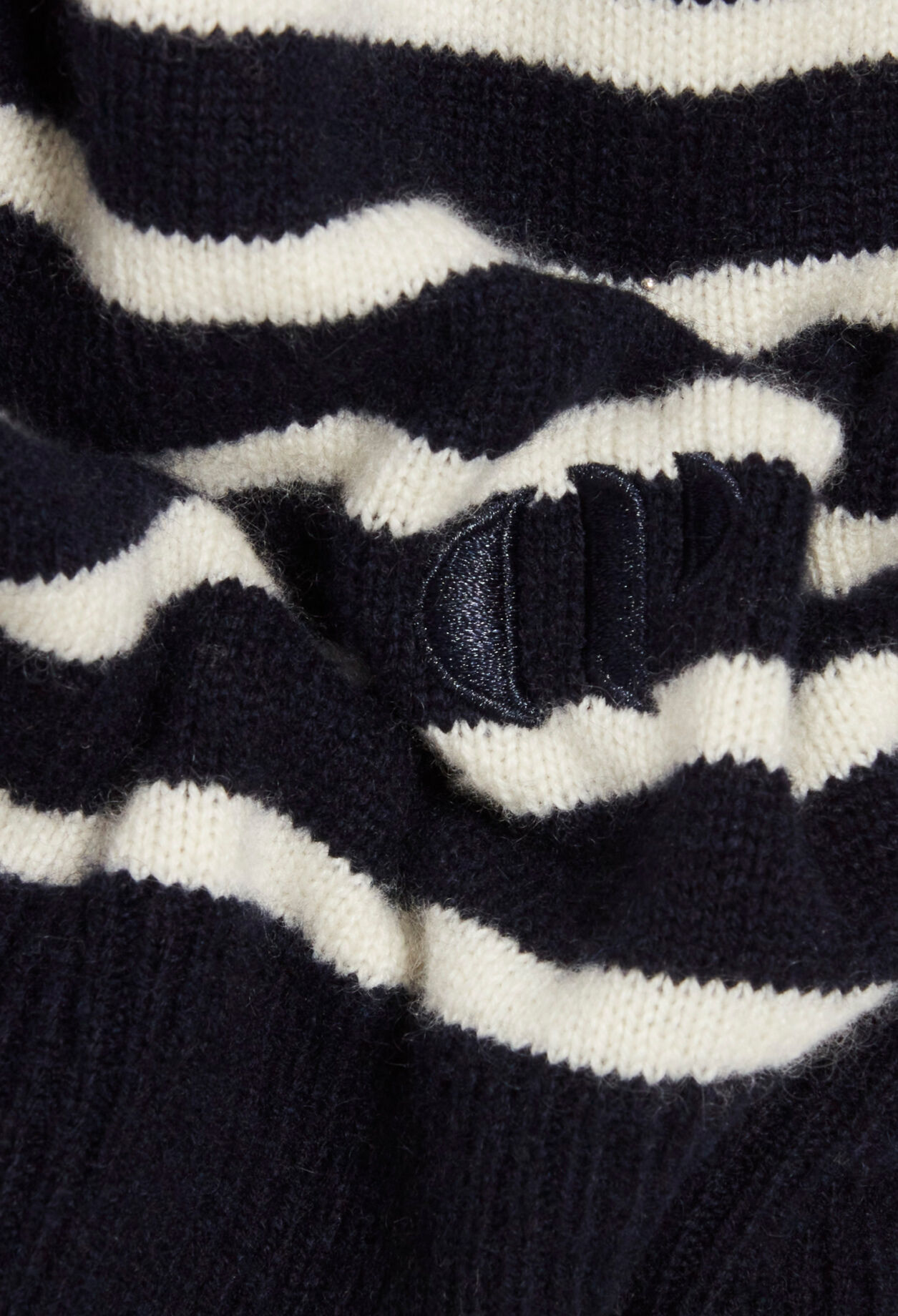 Zweifarbig gestreifter Kaschmirpullover