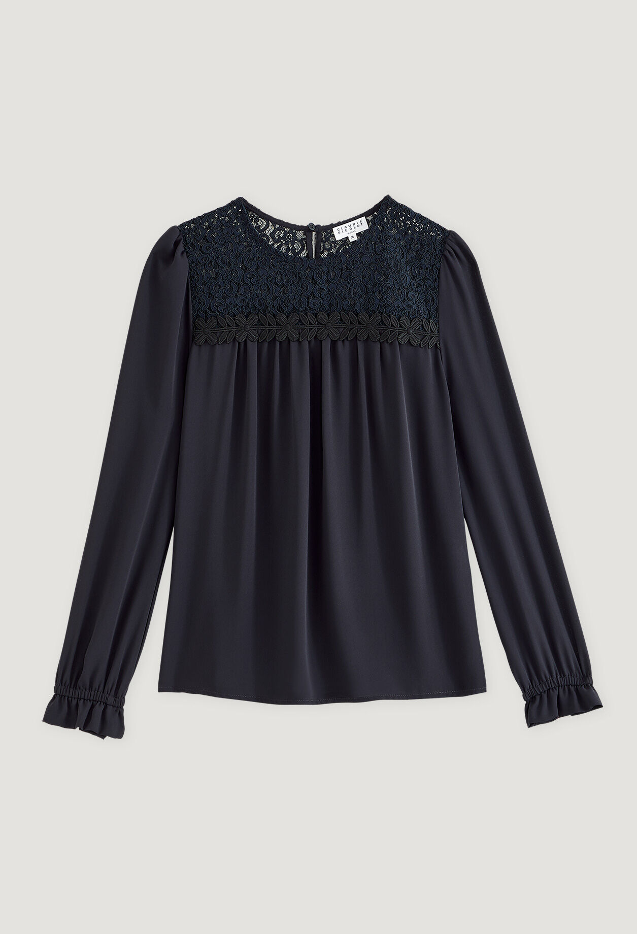 Ausgestellte Bluse