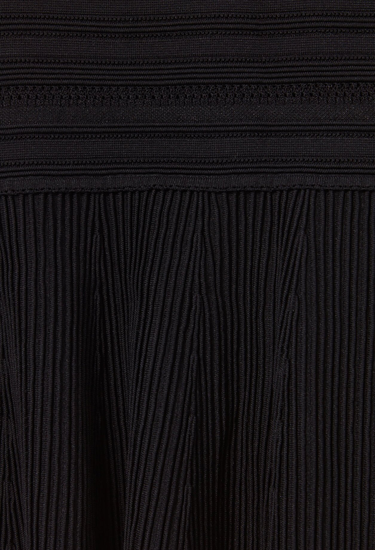 Kurzer Rock feines Strickmaterial
