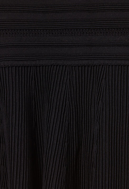 Kurzer Rock feines Strickmaterial