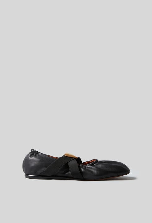 Ballerinas goldener Lederherz