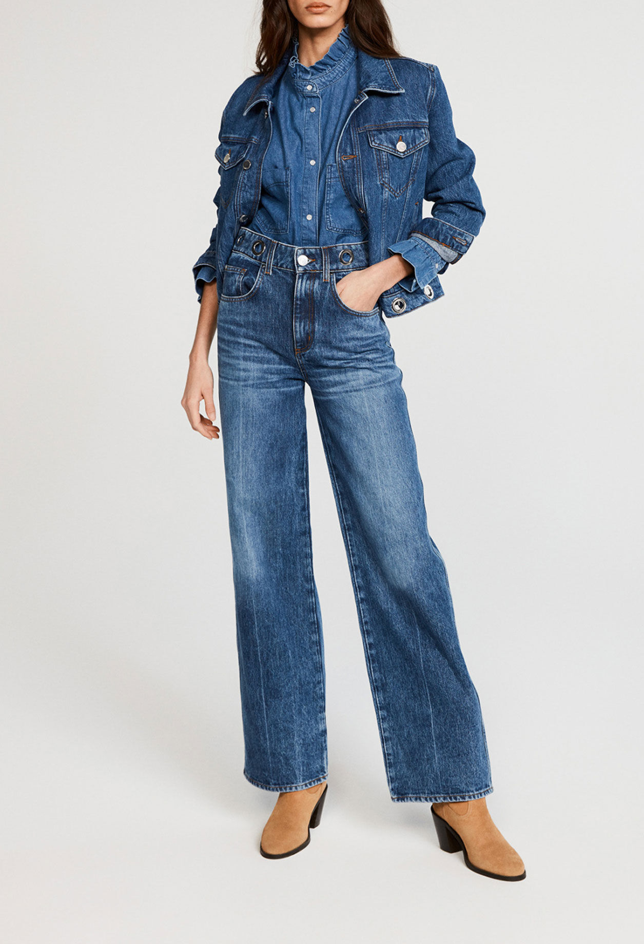 Wassersparende Ausgestellte Jeans