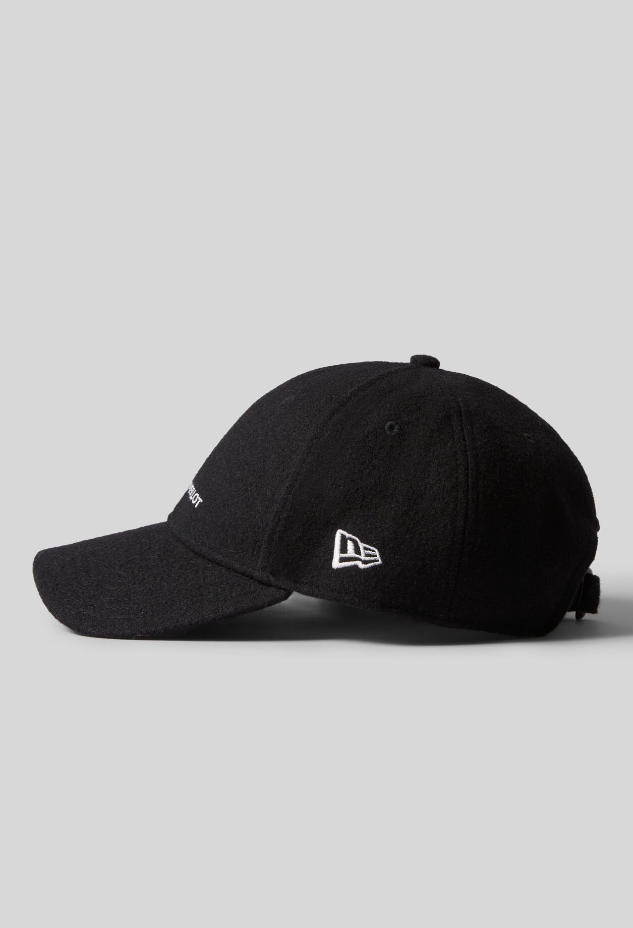 Schwarzes Cap mit Claudie Pierlot-Logo