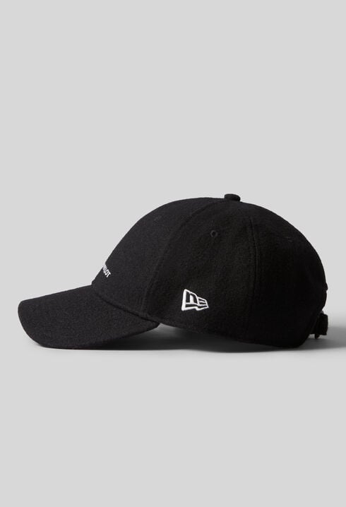 Schwarzes Cap mit Claudie Pierlot-Logo
