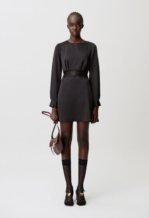 Kurzes fließendes Kleid aus Satin