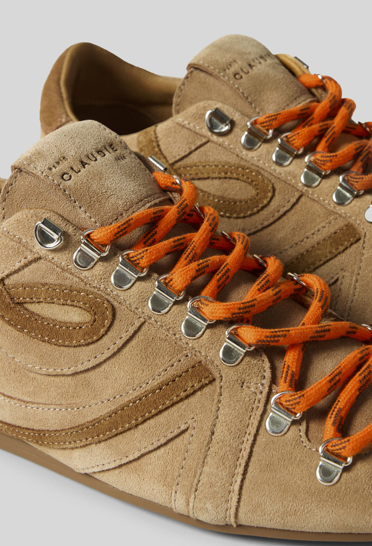 Swing-Sneaker sandfarbenem Wildleder