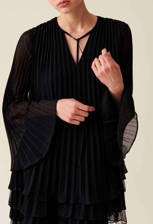 Kurzes schwarzes Rüschenkleid