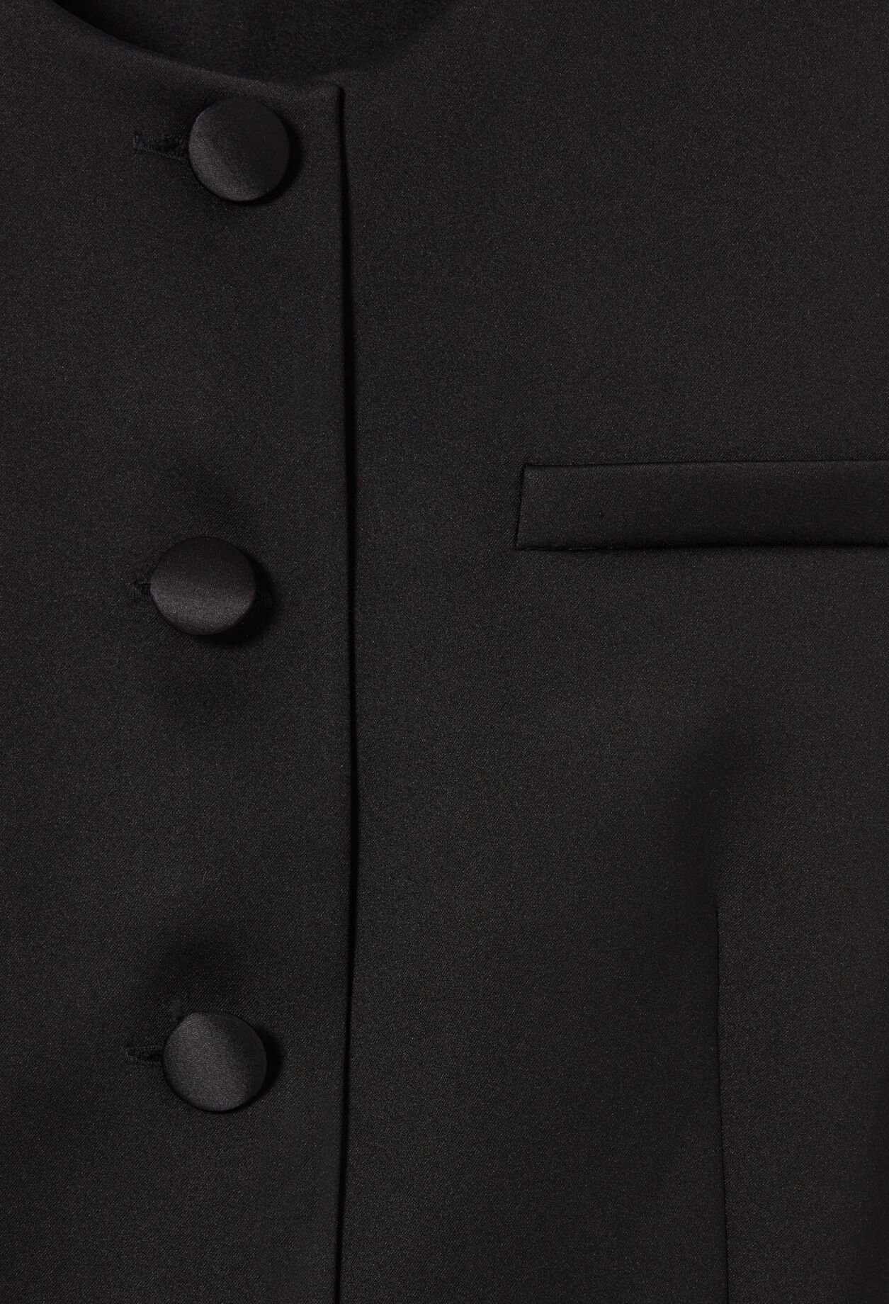 Taillierte, satinierte Jacke