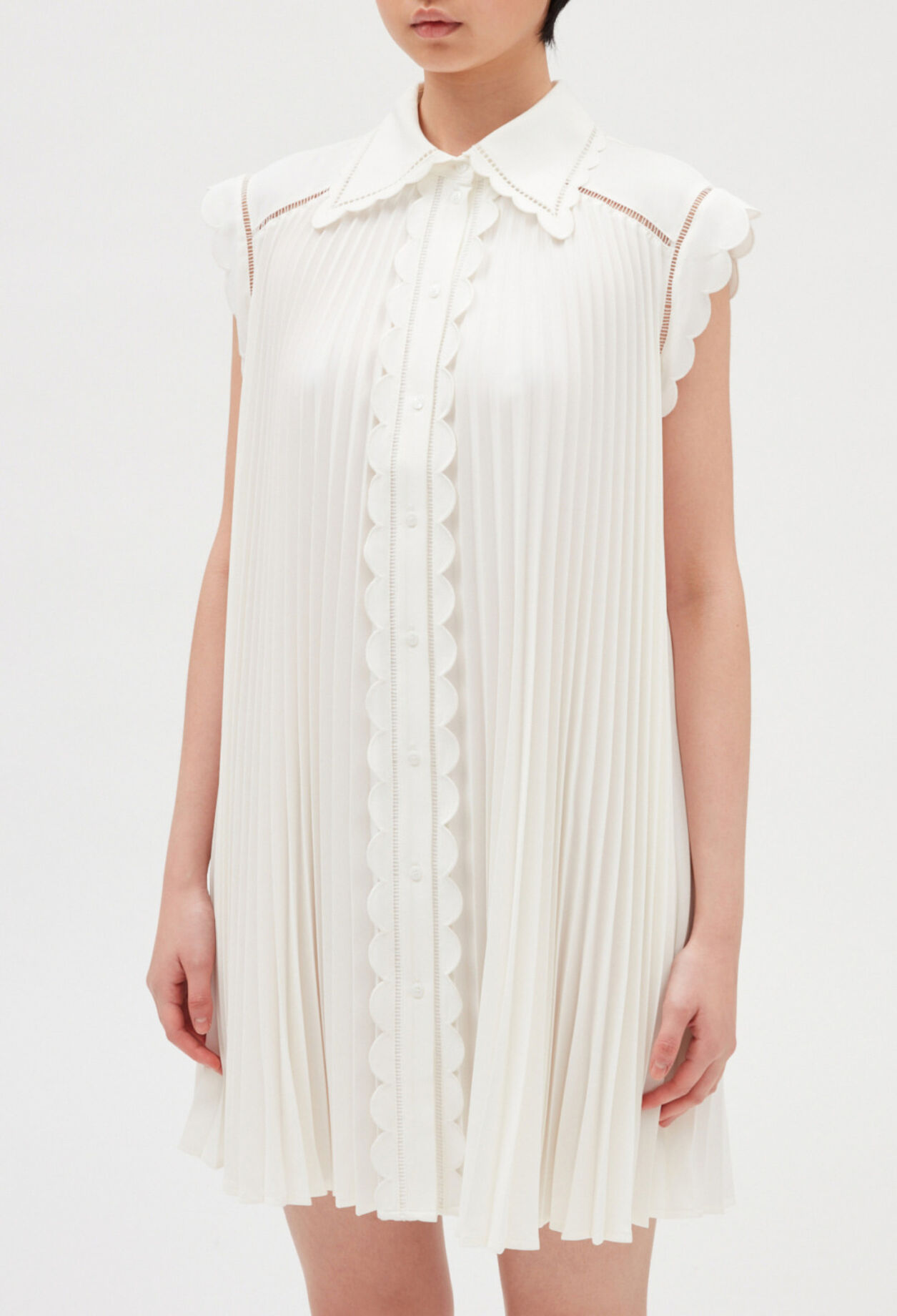 Kurzes plissiertes Kleid