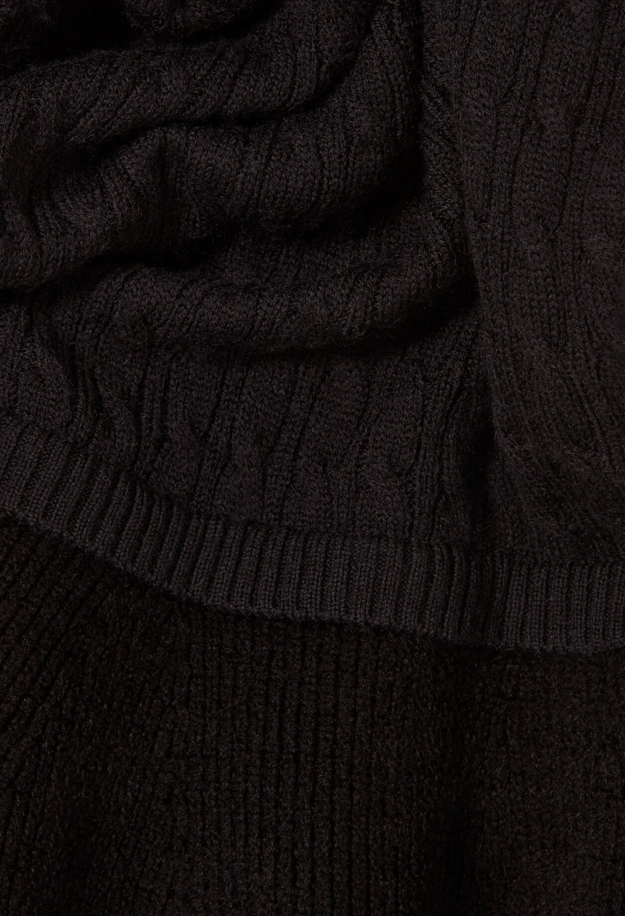 Rollkragen-Strickkleid