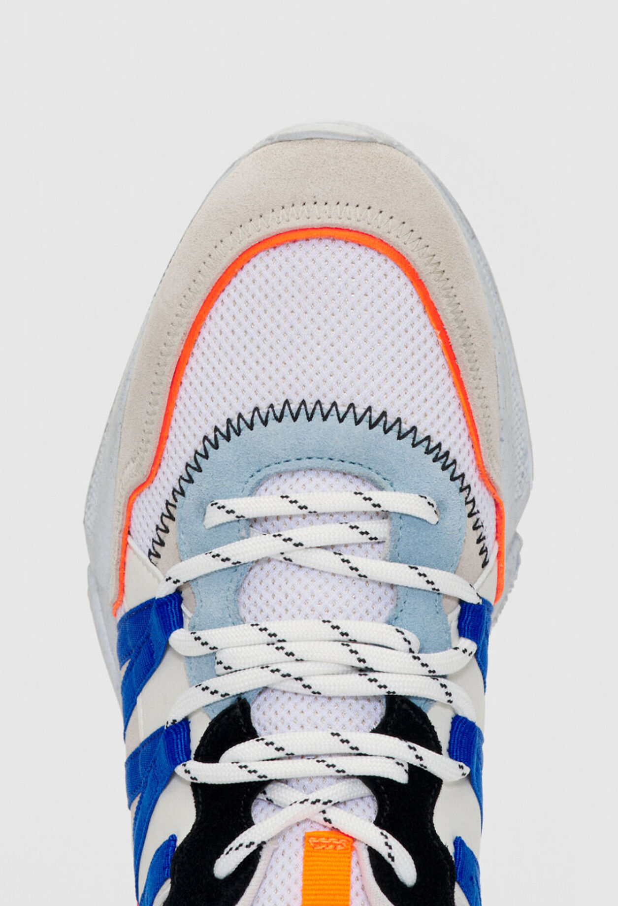 Grafische Sneakers  Öko-Leder