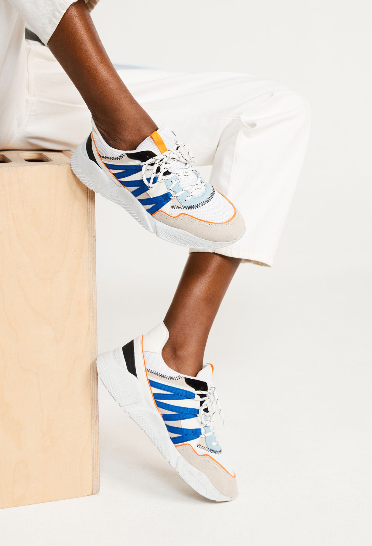 Grafische Sneakers  Öko-Leder