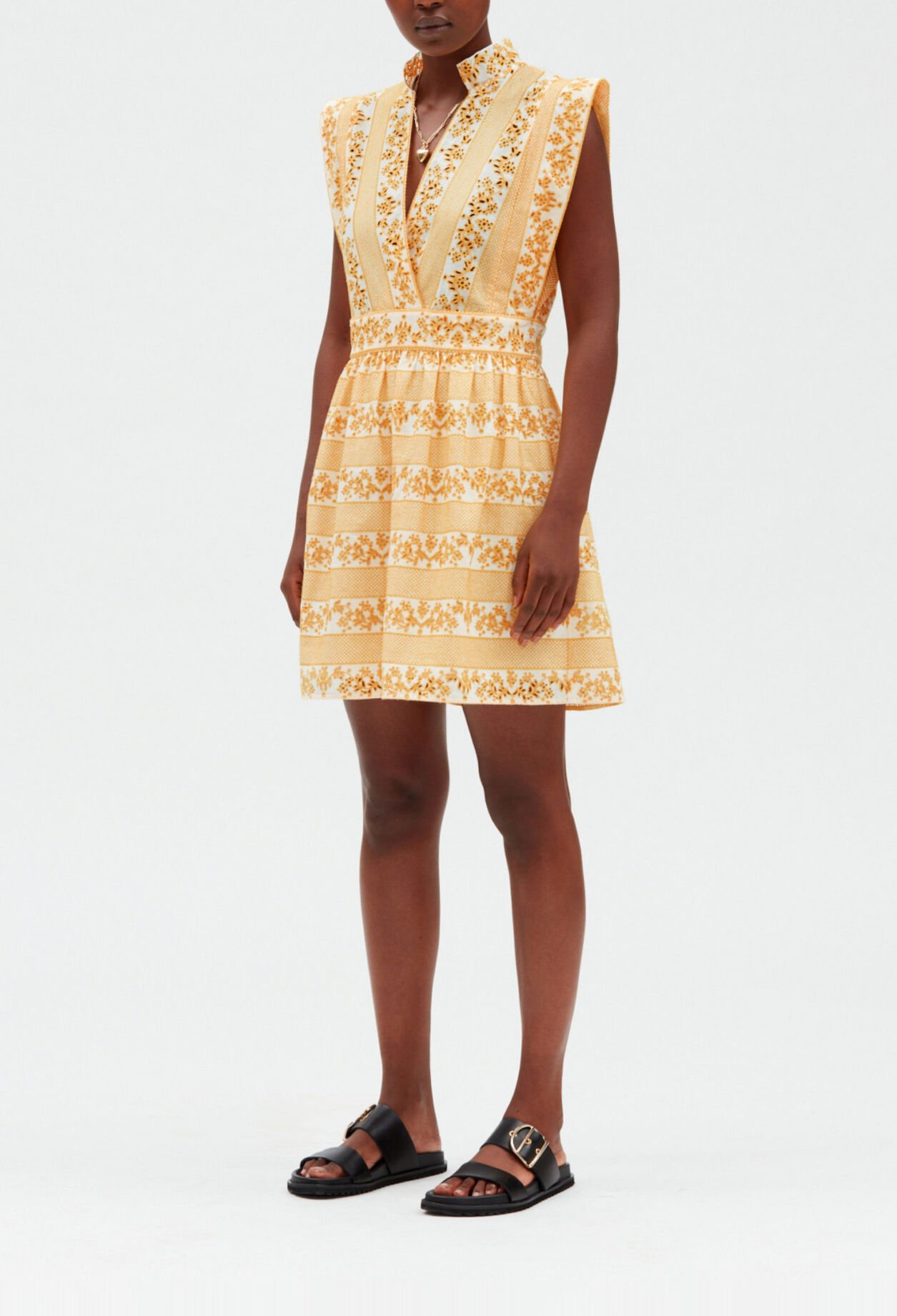 Kurzes, besticktes Kleid aus Baumwolle