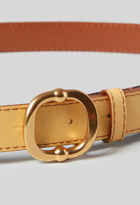 Gürtel aus Leder goldener Schnalle