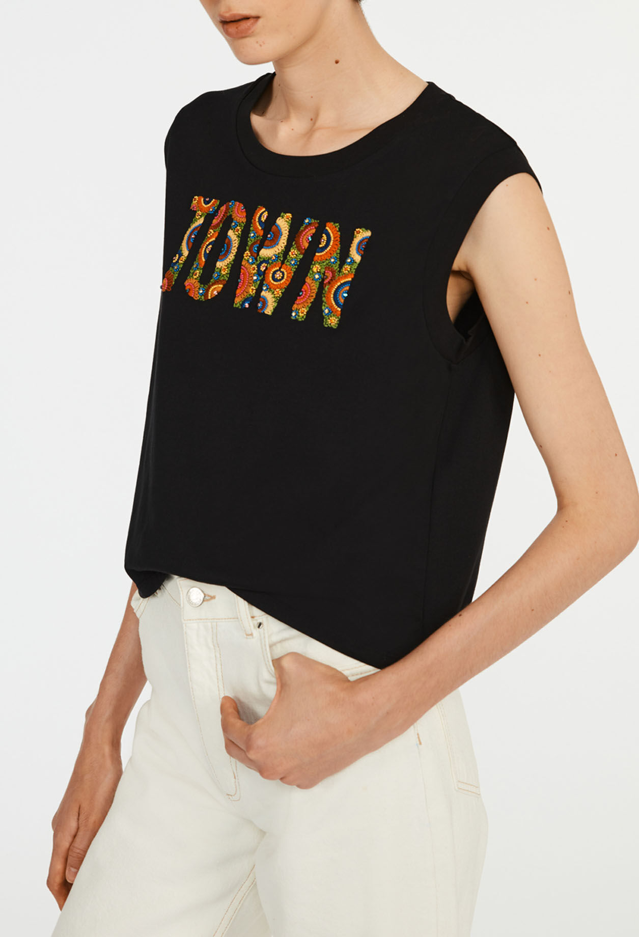 Besticktes T-Shirt