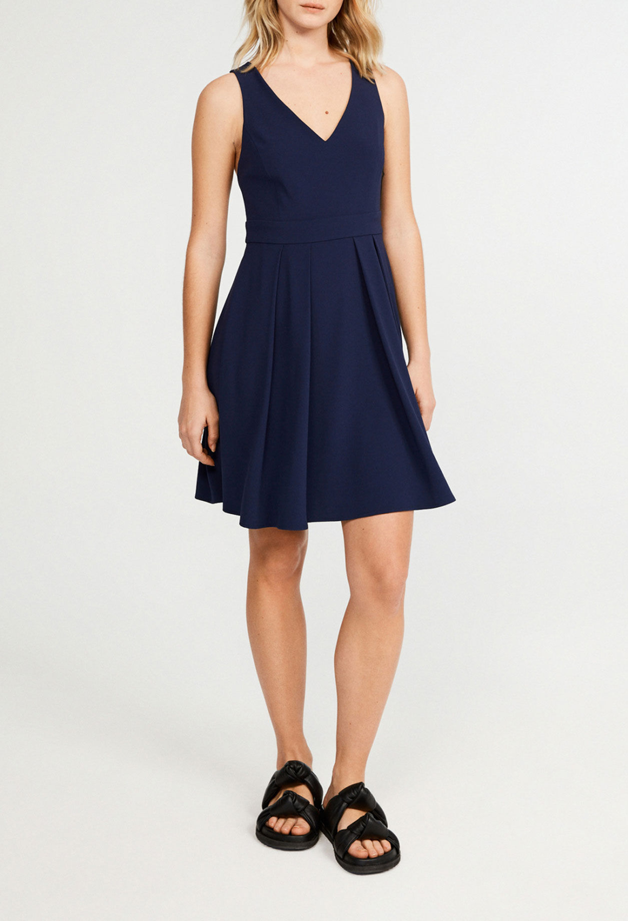 Ärmelloses, kurzes Kleid