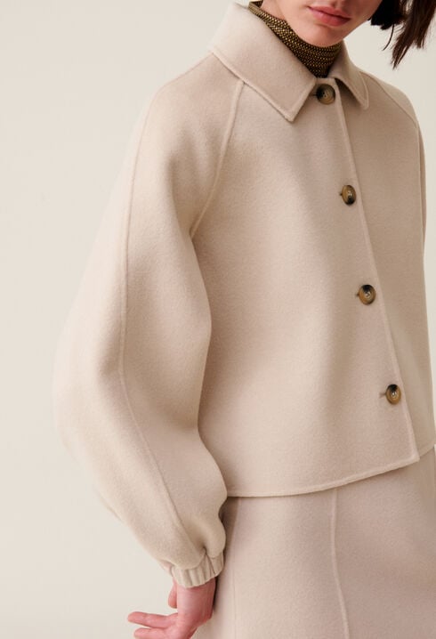 Kurze Jacke mit Hemdkragen