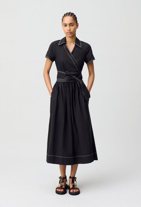 Langes Kleid mit Gürtel