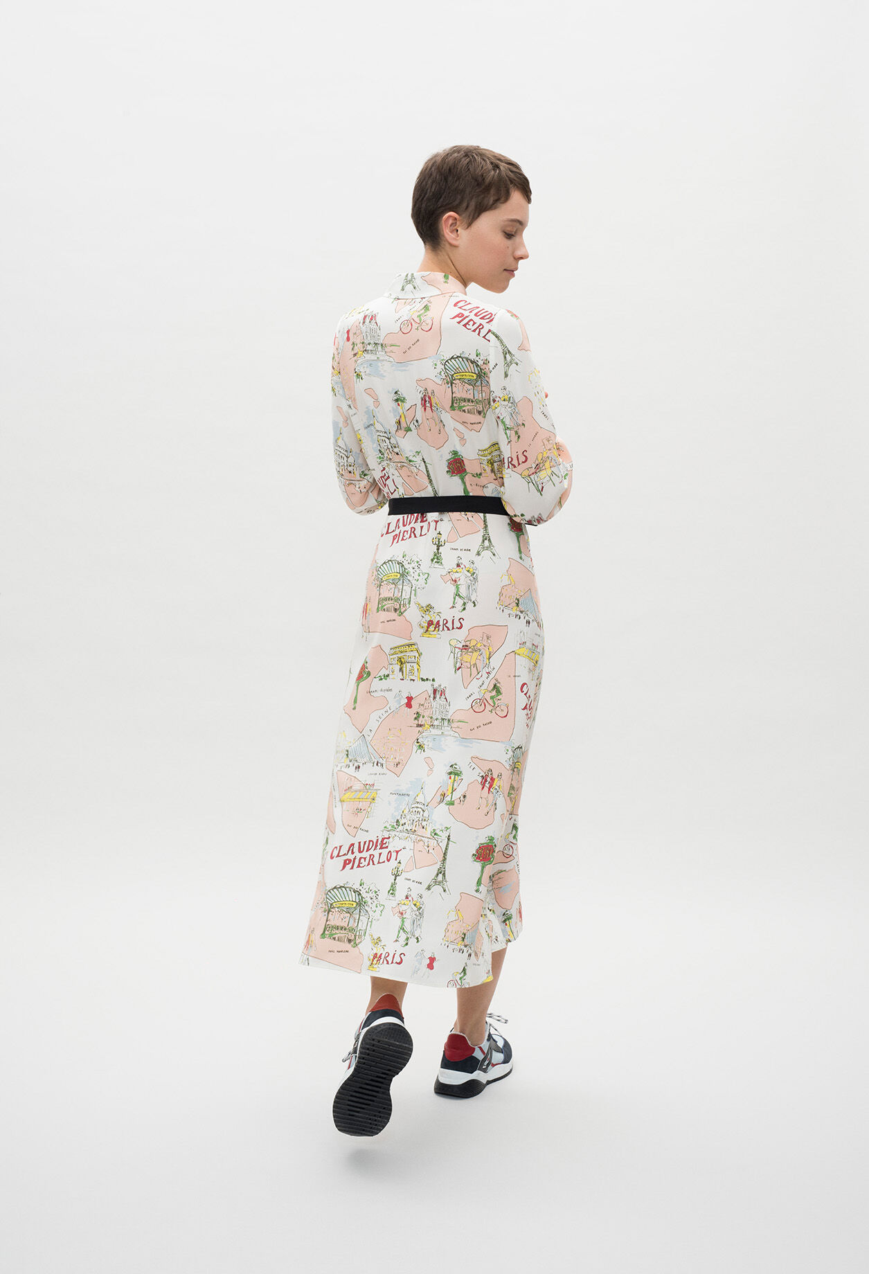 Langes geknöpftes Kleid