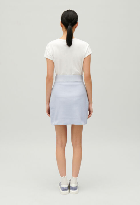 Kurzer Rock mit hoher Taille