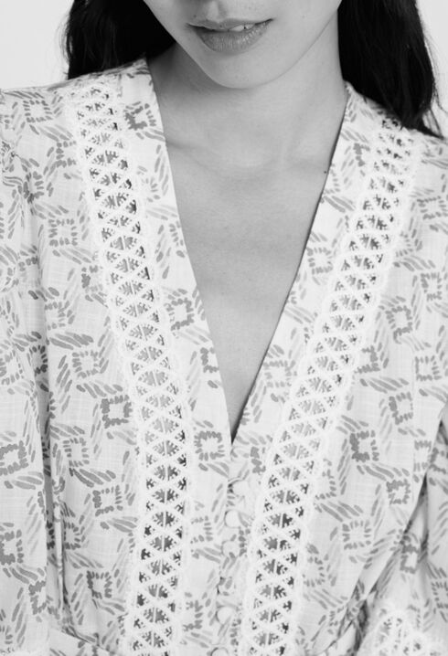 Kleid mit Printmotiv und Spitzenborten