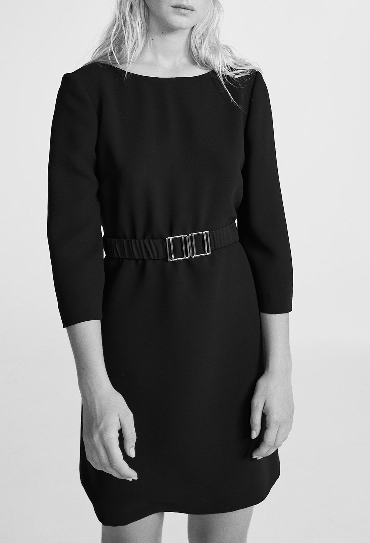 Gegürtetes Kleid