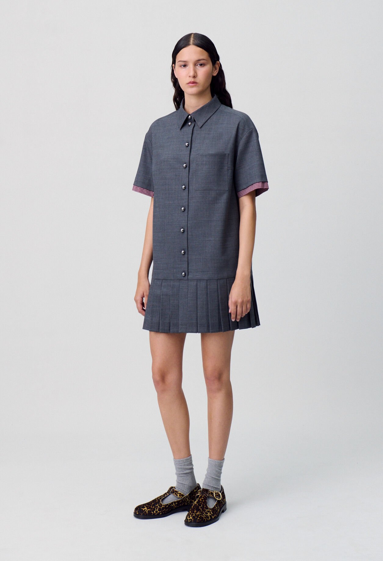 Plissiertes kurzes Kleid