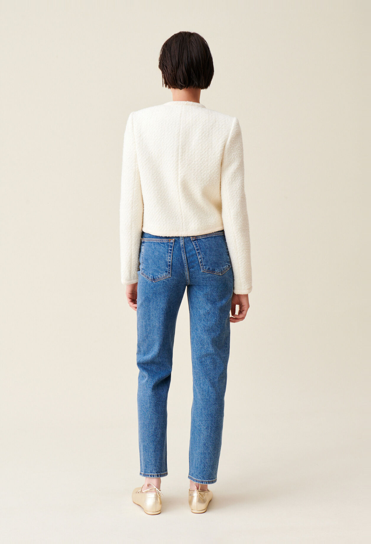 Kurze elfenbeinfarbene Jacke aus Tweed 