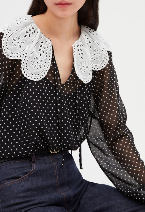 Gepunktete Bluse mit Bubikragen