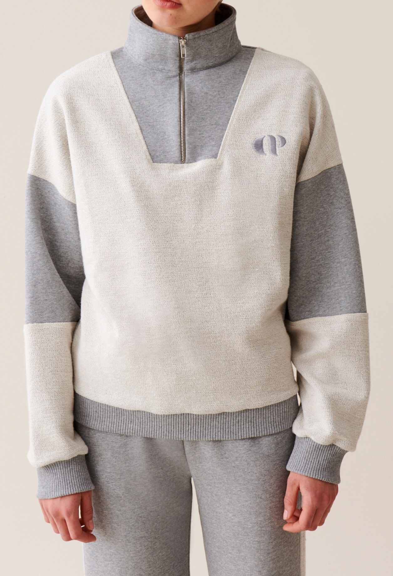 Hochkragen-Sweatshirt mit Zip