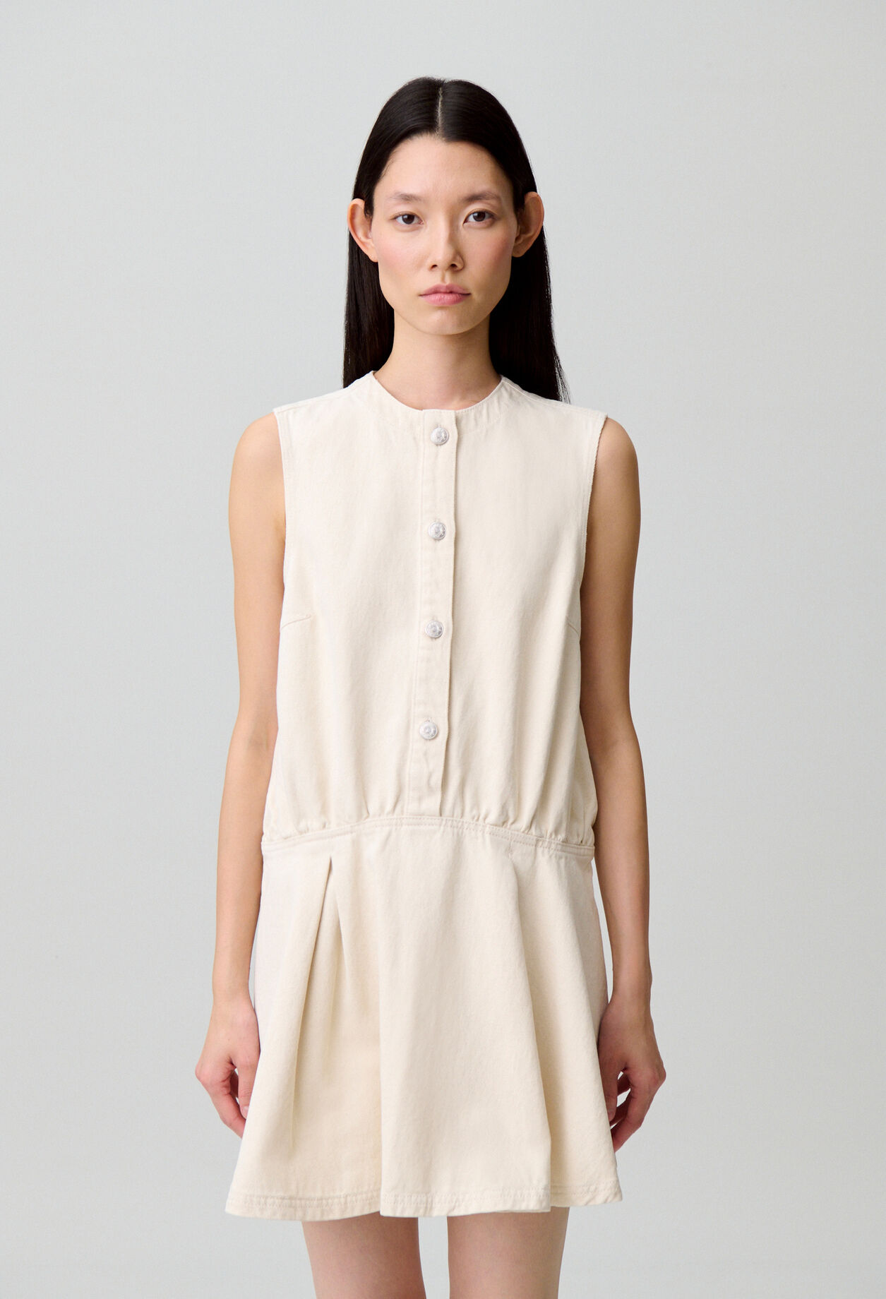 Helles ausgestelltes Jeanskleid