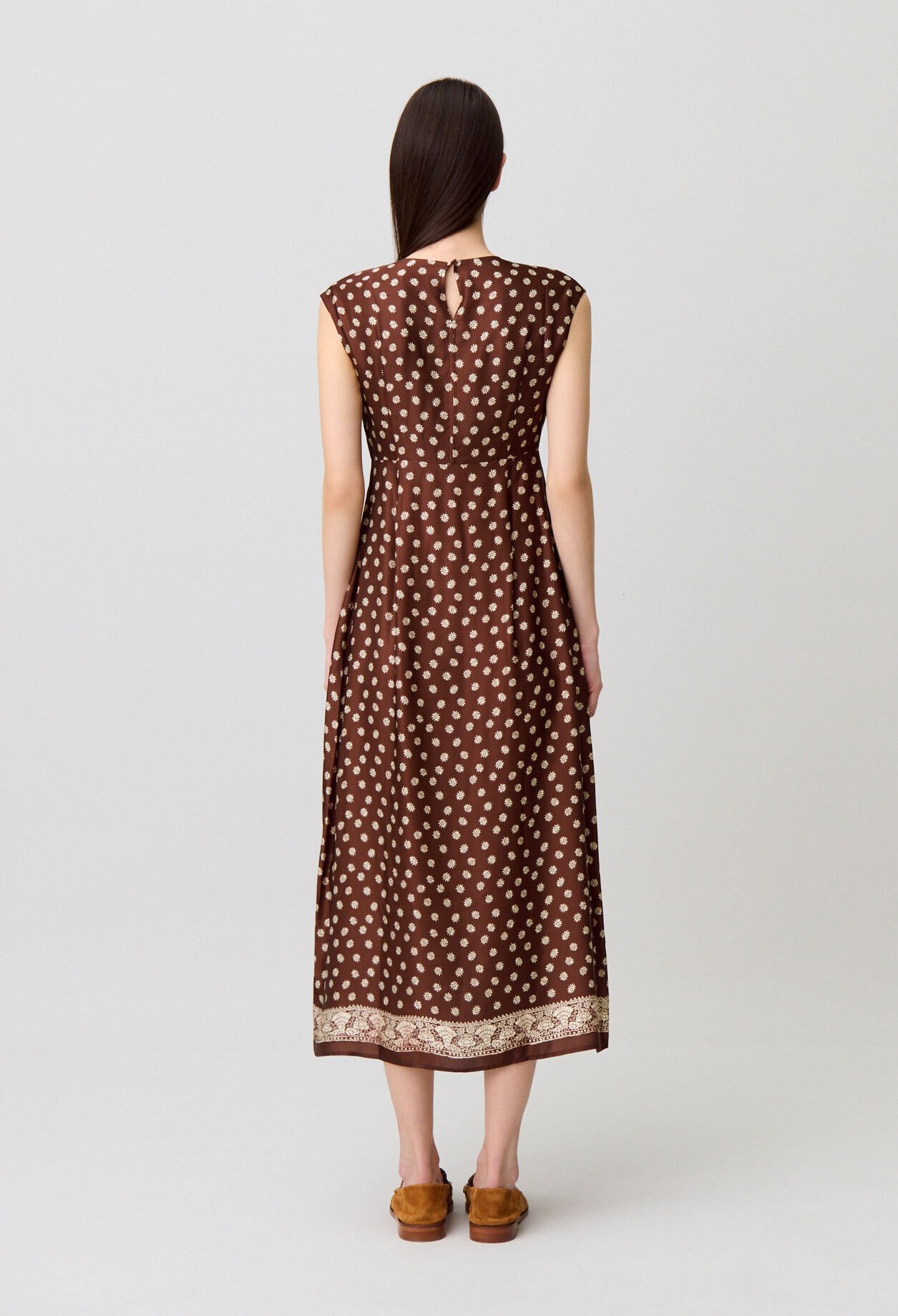 Langes bedrucktes Kleid