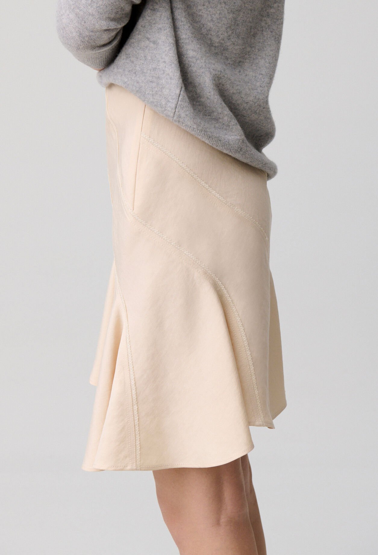 Asymmetrischer kurzer Rock