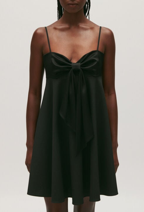 Kurzes schwarzes Kleid