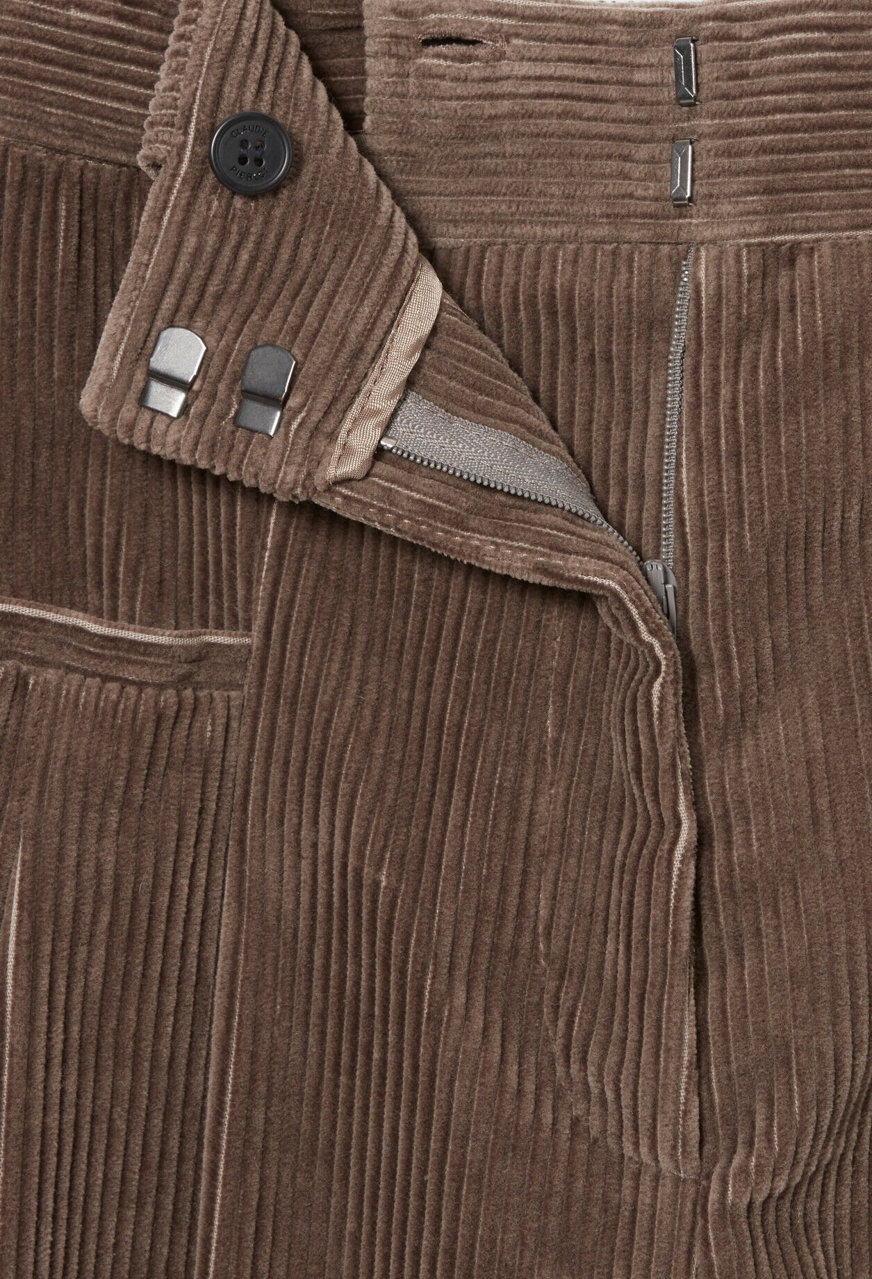 Weit geschnittene Cordhose