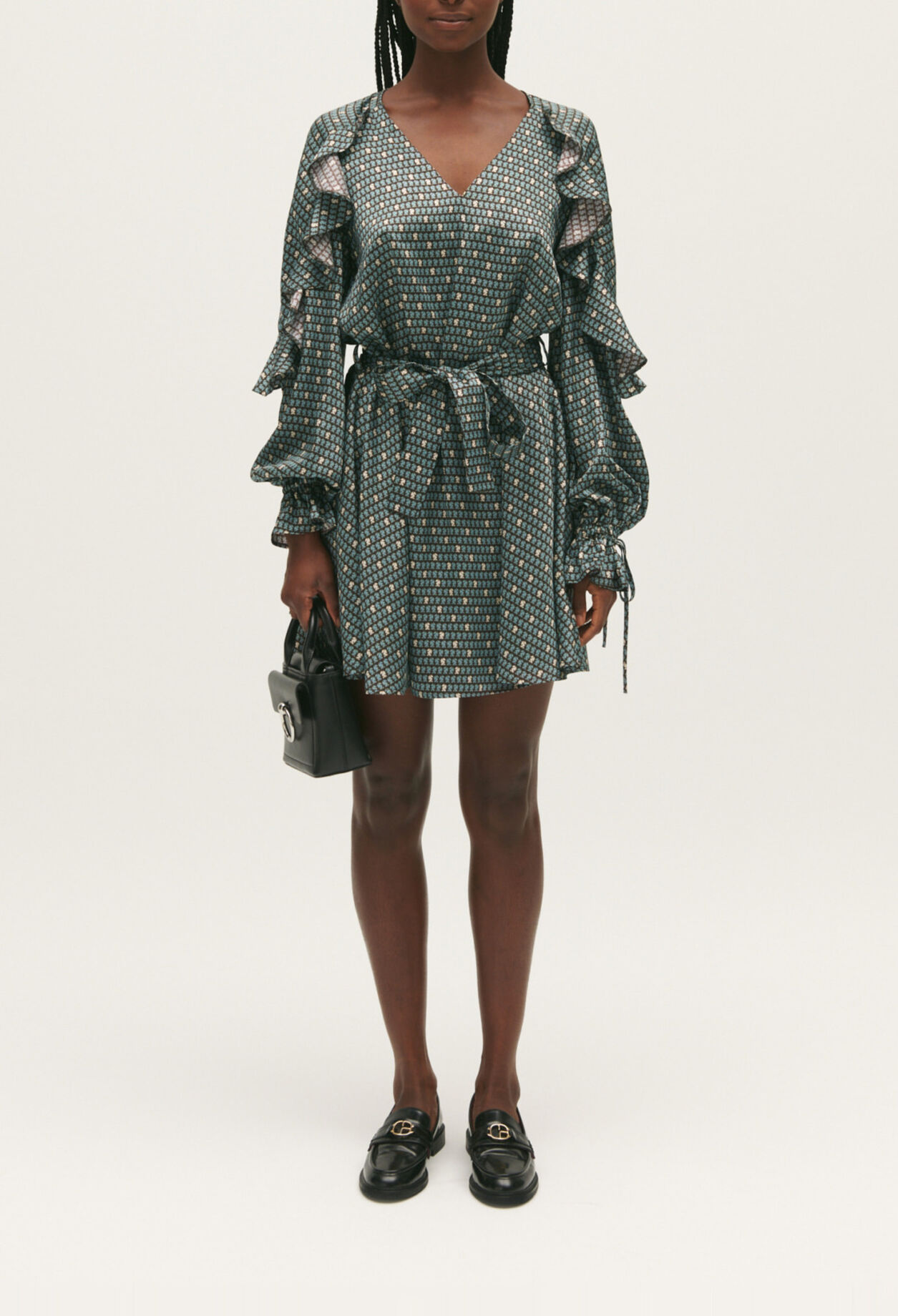 Fließendes ausgestelltes Kleid mit Print