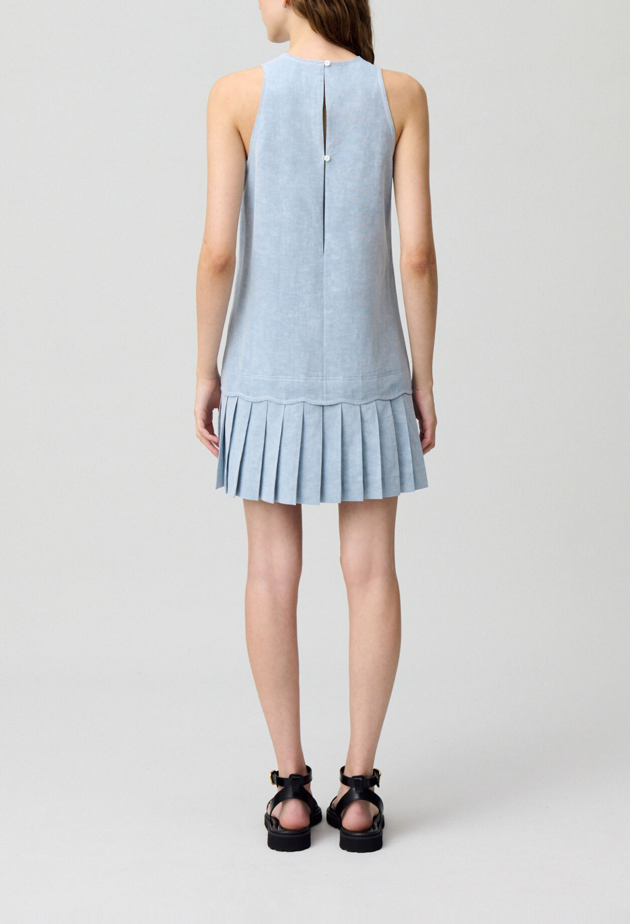 &Auml;rmelloses kurzes Kleid